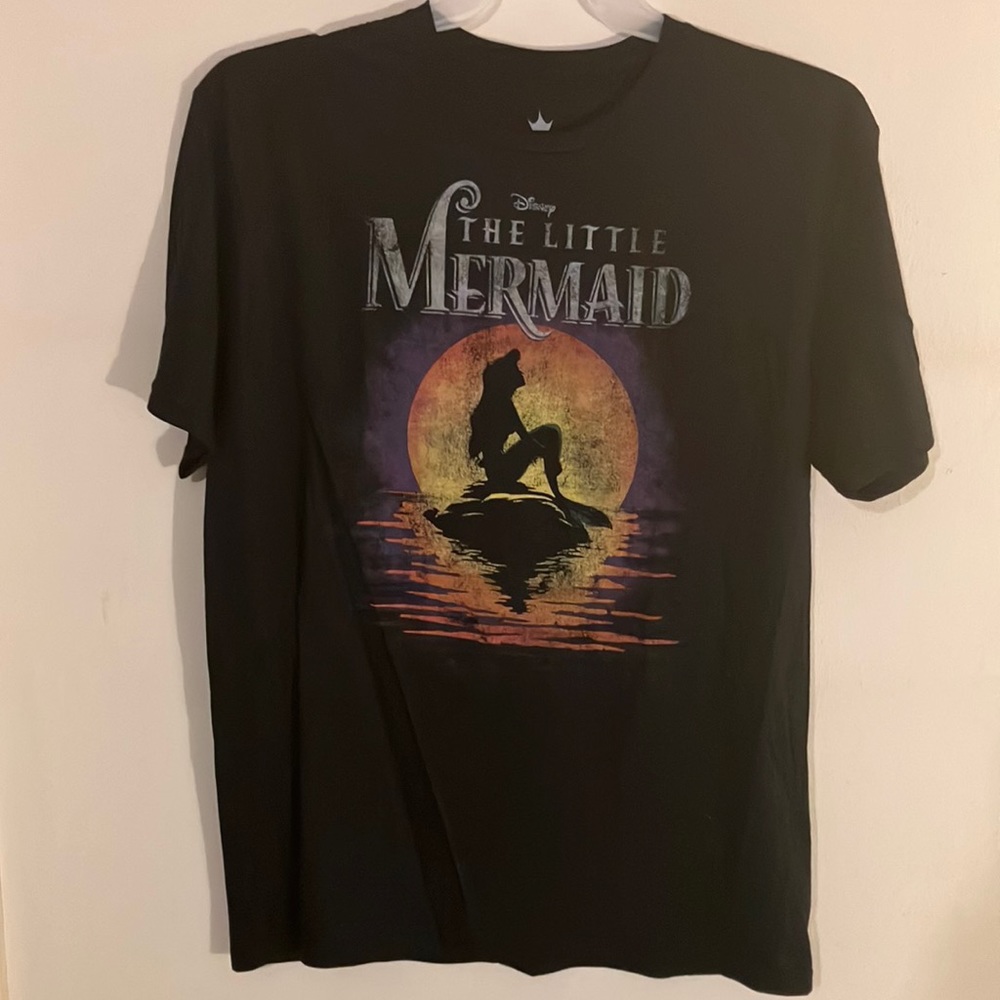 #5 - Men’s Disney Little Mermaid Graphic Crew Neck SS T-shirt - LG (42-44)
